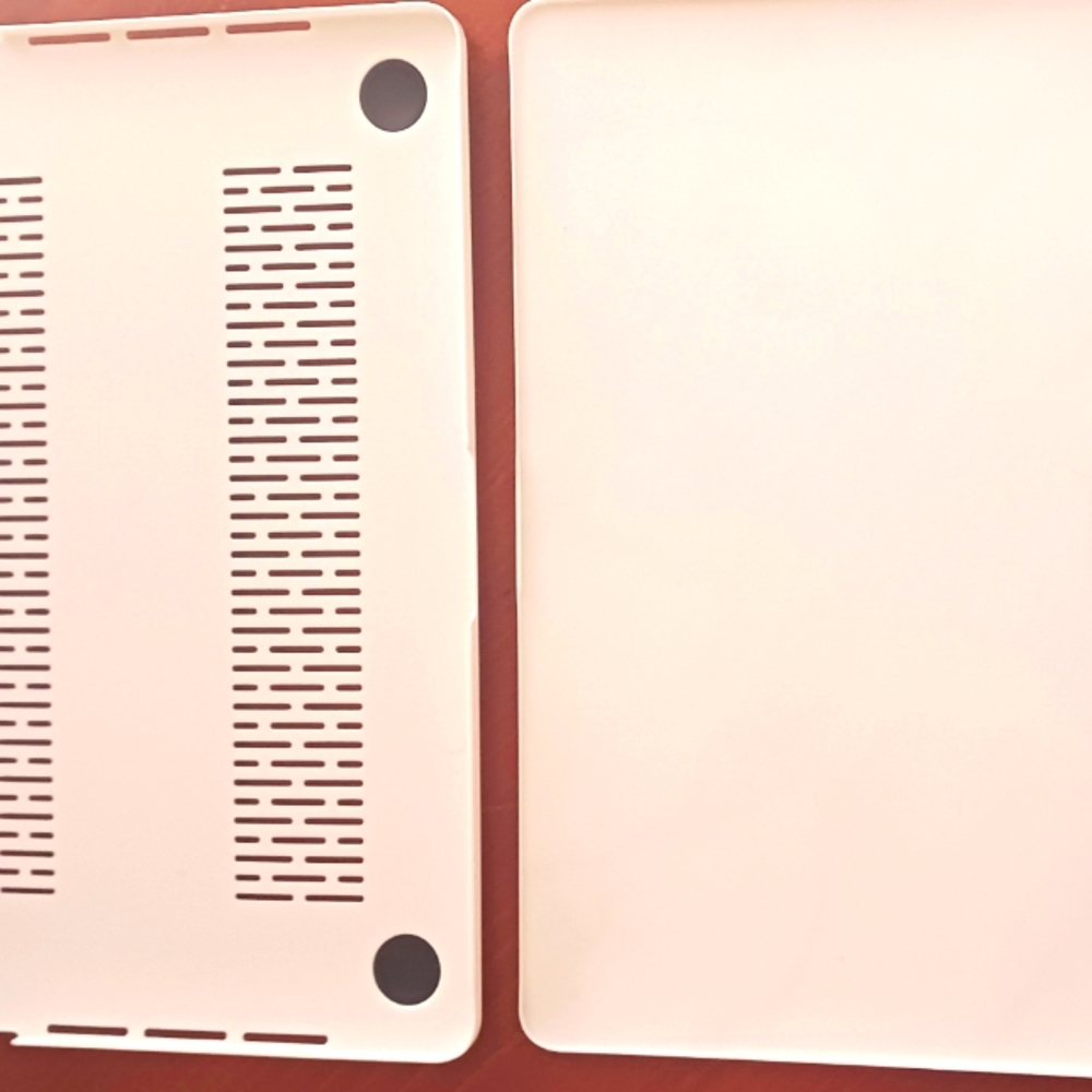 13" Protective Shell for Macbook Pro - Picture 2 of 3